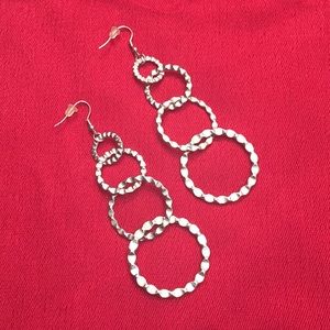 Linked circles earrings